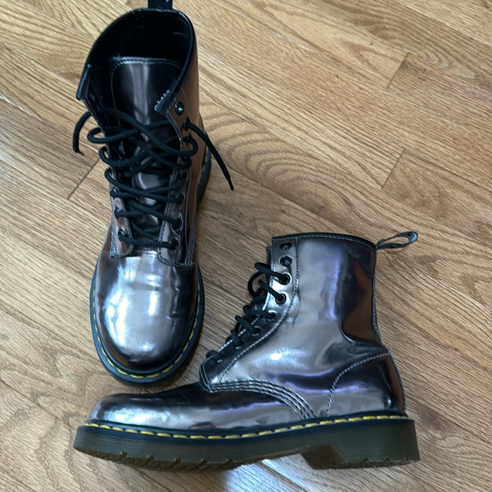 Dr. Martens 1640 Pewter Koram Flash Boots